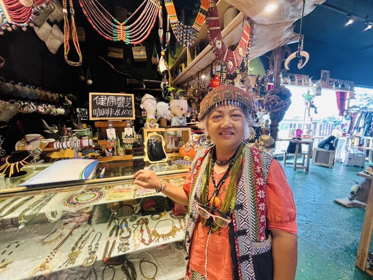 飾品達人—陳美花  /  布農族